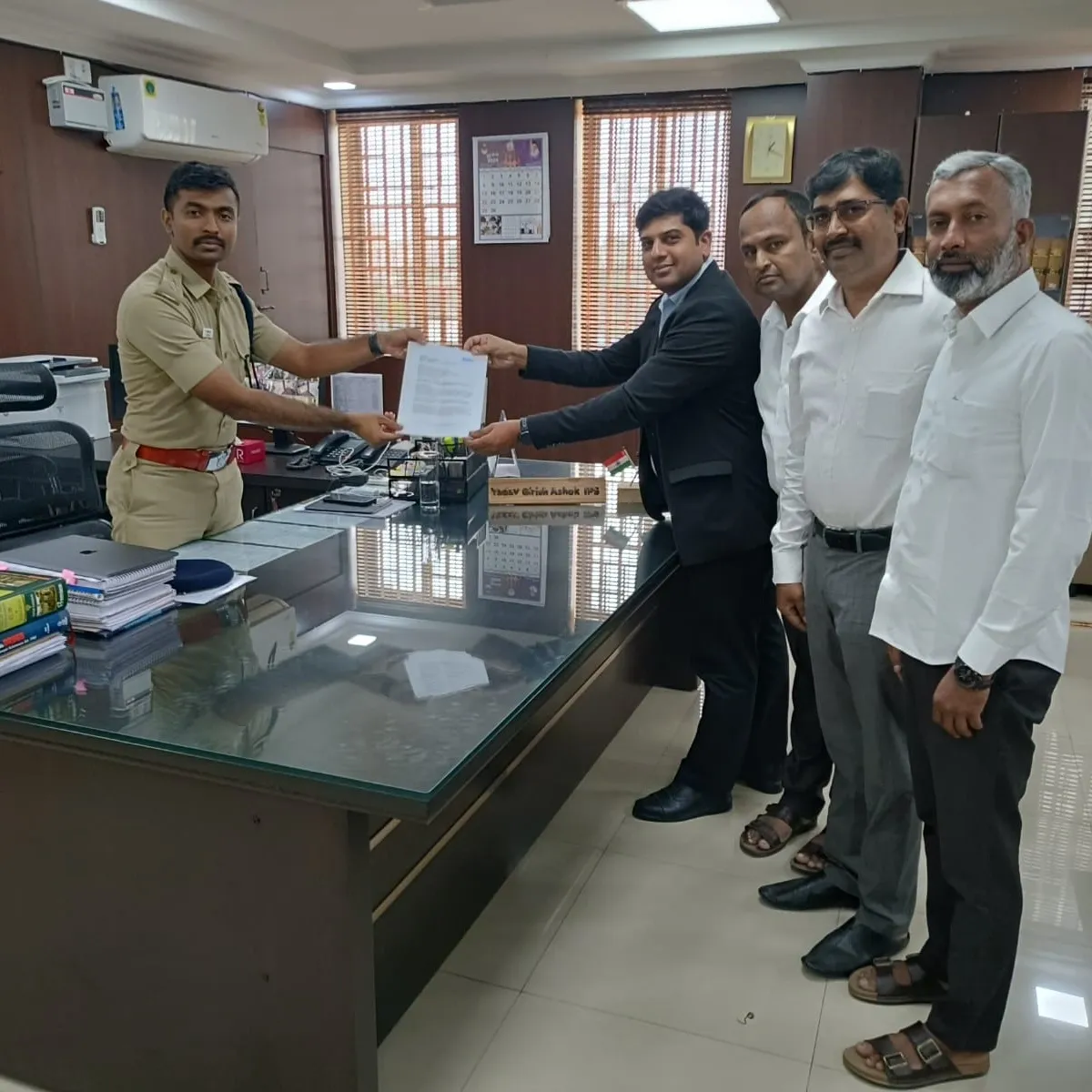 Increasing stacks of gold coins illustrating financial literacy growth from start to goal